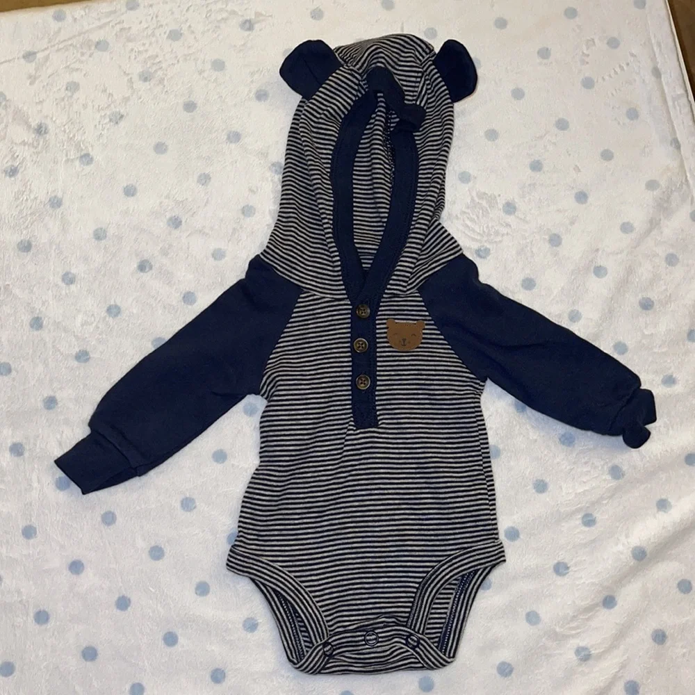 Carter’s 3 pieces total. Newborn